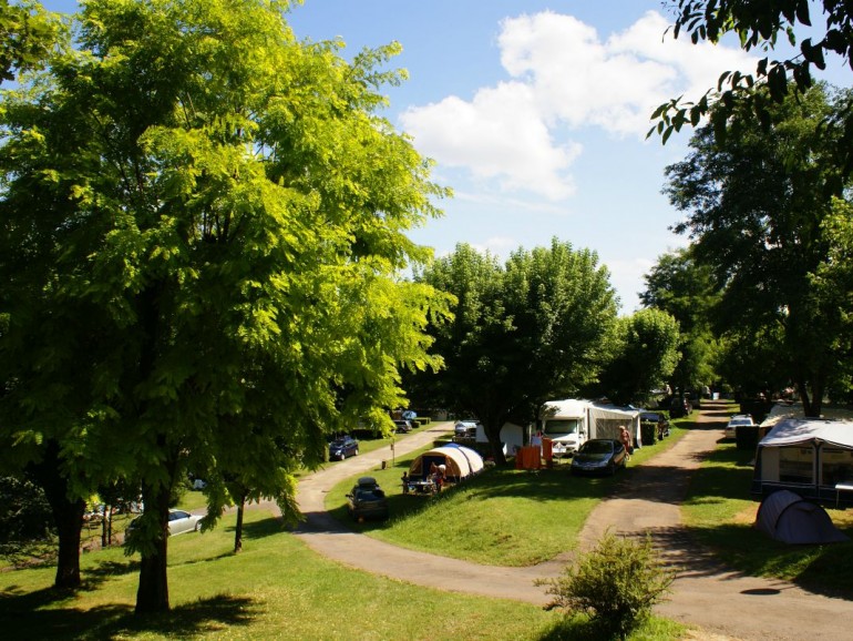 Camping à Sarlat : quels sont les meilleurs sites 4 étoiles ?