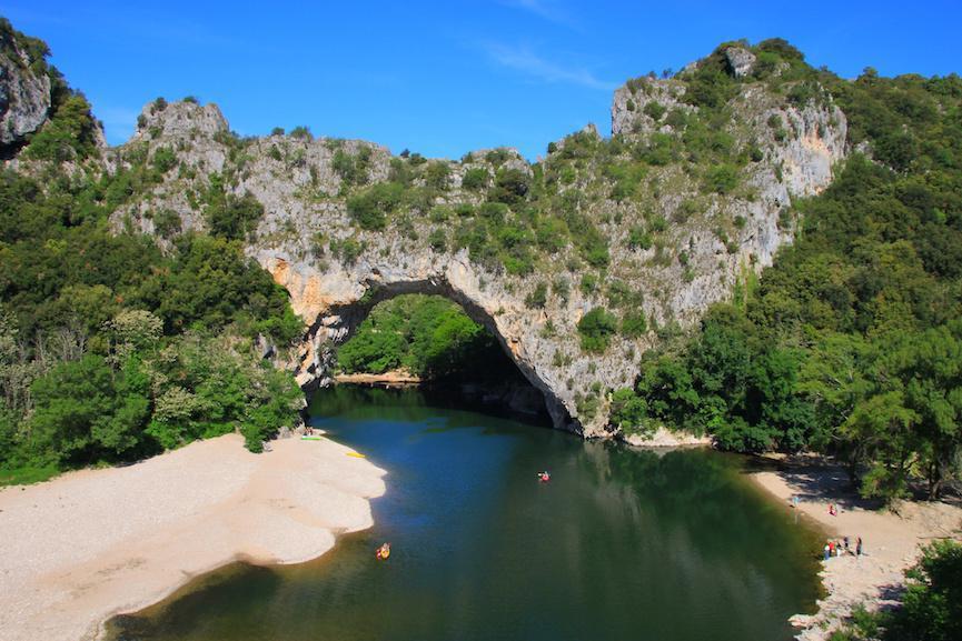 Visitez le magnifique Pont d’Arc